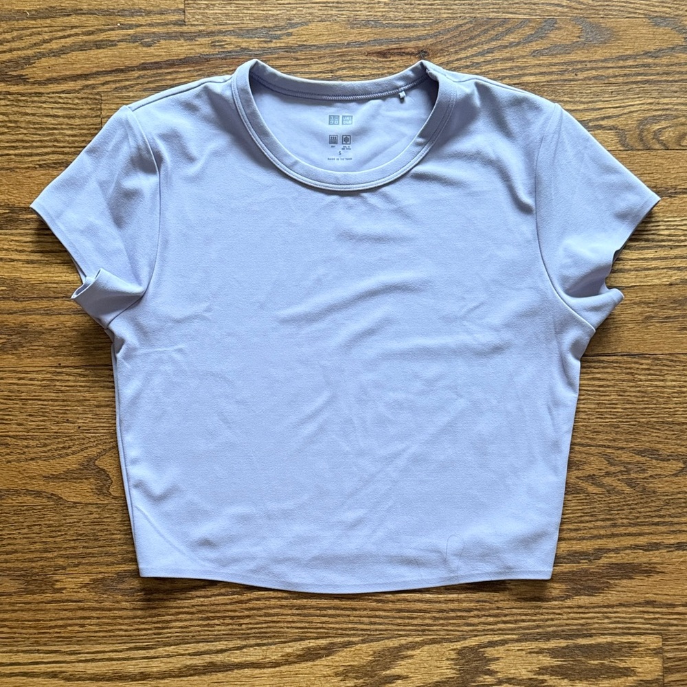 Uniqlo Women's Lilac Short Sleeve athletic Top